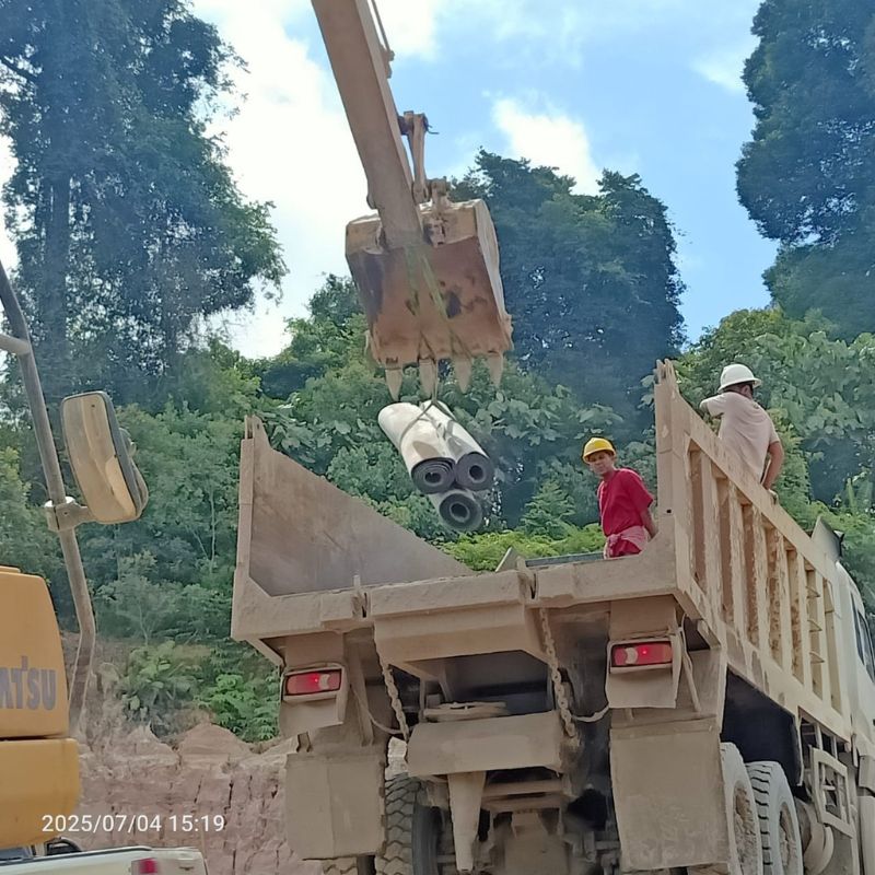 Channel Lining Tambang Batubara - Melak, Kaltim - 4. Loading Material